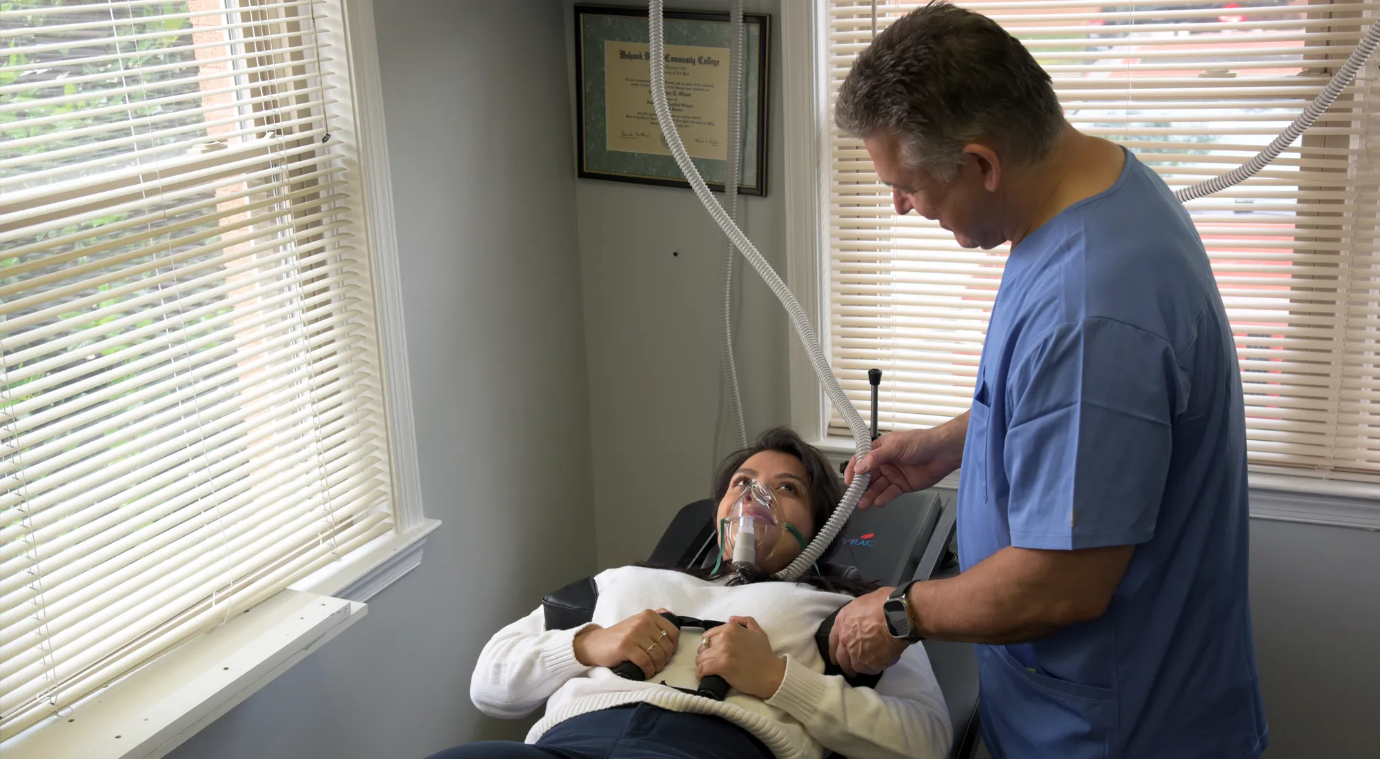 Chiropractor Herndon VA Chris Oliver With Patient On Oxygen Therapy